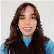 Doy clases adaptadas a los intereses del estudiante mientras adquiere conocimientos sobre la materia.